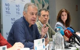Sanz asegura que El Estadio La Cartuja no tiene problemas de acceso y ve «complicado» que coincidan Betis y Sevilla Sanz asegura que El Estadio La Cartuja no tiene problemas de acceso y ve «complicado» que coincidan Betis y Sevilla