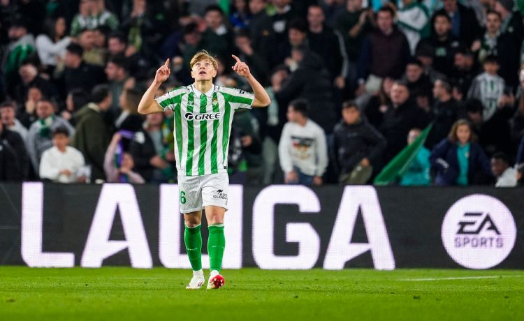 Despierta el interés de otro equipo de la Premier para sacarlo del Betis Despierta el interés de otro equipo de la Premier para sacarlo del Betis