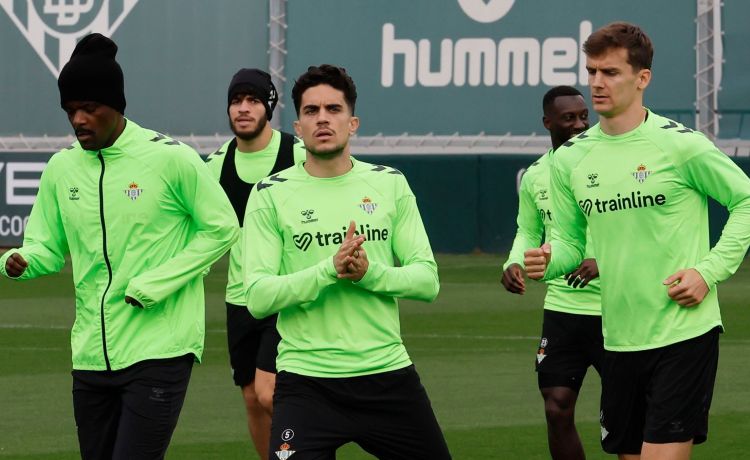Bartra y Diego Llorente, una pareja fiable en el Betis Bartra y Diego Llorente, una pareja fiable en el Betis