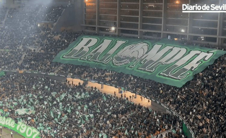 Así ha sido el espectáculo de luces y el tifo en el Betis-Villarreal Así ha sido el espectáculo de luces y el tifo en el Betis-Villarreal