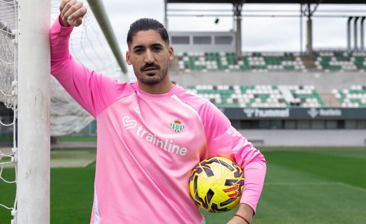 Álvaro Valles y las críticas sobre Adrián San Miguel: «Siempre vamos a arropar a uno de los nuestros» Álvaro Valles y las críticas sobre Adrián San Miguel: «Siempre vamos a arropar a uno de los nuestros»