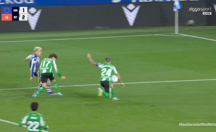Analistas arbitrales catalogan de «penalti surrealista» el señalado en contra del Betis que supuso el empate Analistas arbitrales catalogan de «penalti surrealista» el señalado en contra del Betis que supuso el empate