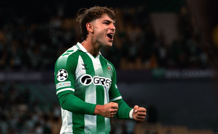 El paso al frente de Ángel Ortiz con el Betis; un debut soñado en Champions El paso al frente de Ángel Ortiz con el Betis; un debut soñado en Champions
