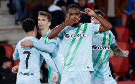 Los futbolistas que se despedirán del Betis este sábado y otros que podrían hacerlo Los futbolistas que se despedirán del Betis este sábado y otros que podrían hacerlo