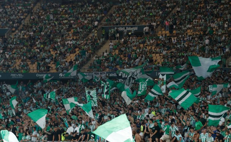 LaLiga denuncia al Betis por cánticos contra Pedro Sánchez LaLiga denuncia al Betis por cánticos contra Pedro Sánchez
