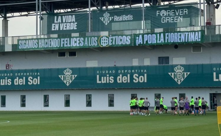 El Betis prepara el choque ante la Fiorentina con tres bajas y cuatro canteranos El Betis prepara el choque ante la Fiorentina con tres bajas y cuatro canteranos