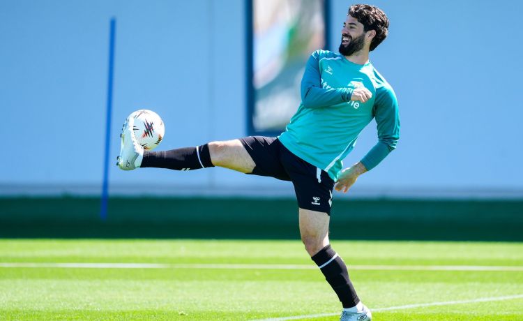 Ya es oficial: Isco vuelve con el Betis a una convocatoria 139 días después Ya es oficial: Isco vuelve con el Betis a una convocatoria 139 días después