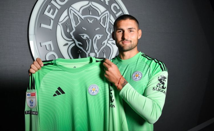 Fran Vieites firma con el Leicester City por dos temporadas Fran Vieites firma con el Leicester City por dos temporadas