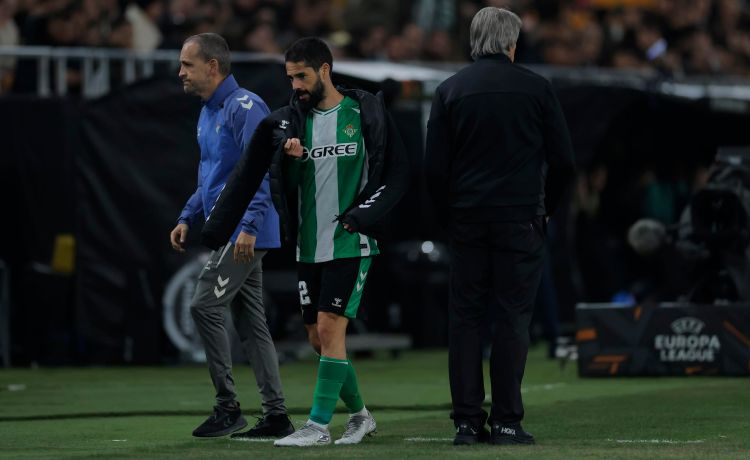 Isco y Amrabat, bajas para el derbi ante el Sevilla: Pellegrini lo confirma en rueda de prensa Isco y Amrabat, bajas para el derbi ante el Sevilla: Pellegrini lo confirma en rueda de prensa