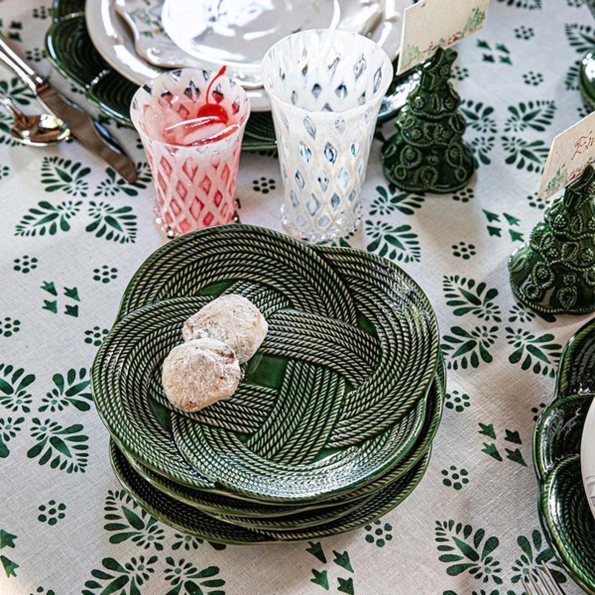 Le Panier Mystic Knot Dessert/Salad Plate - Basil 11 Le Panier Mystic Knot Dessert/Salad Plate - Basil 11