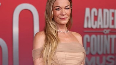 LeAnn Rimes Stuns in Corset Dress While Promoting New Single ‘Wild Things Run’ LeAnn Rimes Stuns in Corset Dress While Promoting New Single ‘Wild Things Run’
