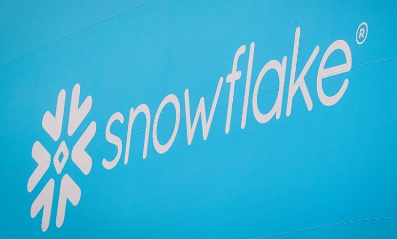Snowflake expects annual product revenue above estimates as AI boosts demand Snowflake expects annual product revenue above estimates as AI boosts demand