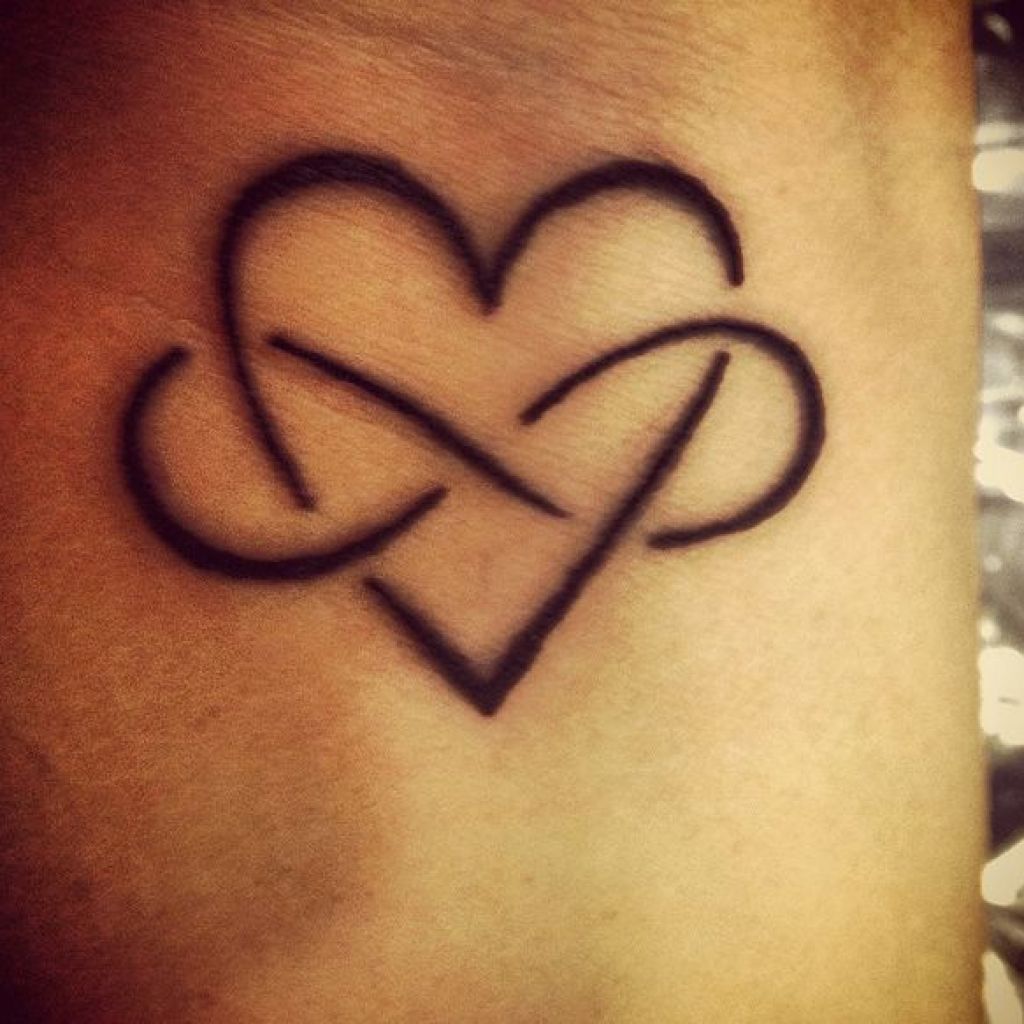 Photo tatouage infini coeur Photo tatouage infini coeur