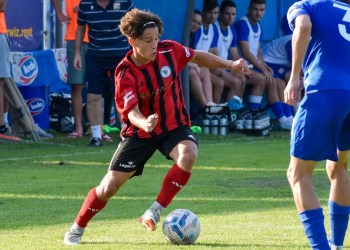 Barcelona snap up 18-year-old midfielder Barcelona snap up 18-year-old midfielder