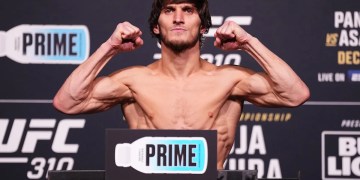 UFC London weigh-in video: Evloev vs. Murphy UFC London weigh-in video: Evloev vs. Murphy