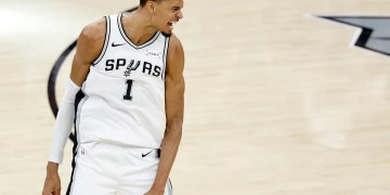 Spurs-Thunder: Victor Wembanyama beats first-half buzzer with halfcourt shot in dominant first half Spurs-Thunder: Victor Wembanyama beats first-half buzzer with halfcourt shot in dominant first half
