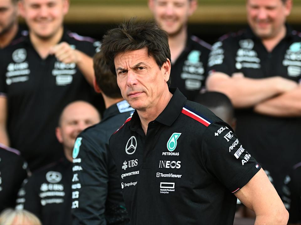 Toto Wolff apologises to Lewis Hamilton for ‘idiotic’ mistake in Abu Dhabi Toto Wolff apologises to Lewis Hamilton for ‘idiotic’ mistake in Abu Dhabi