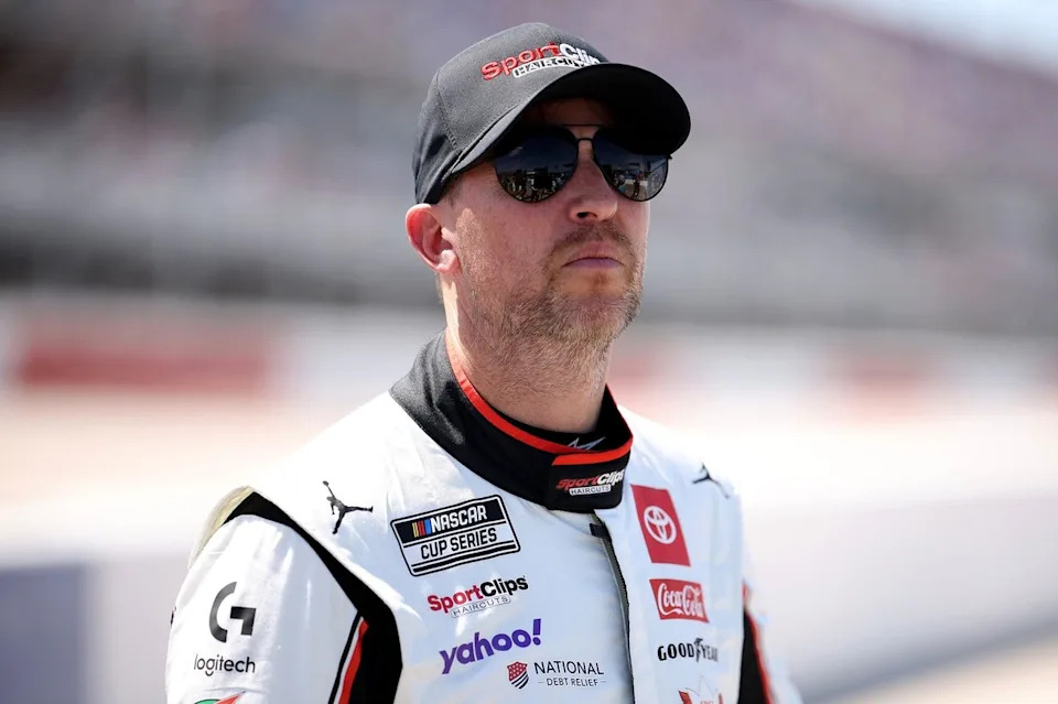 Darlington knowledgeable Denny Hamlin explains why “it is at all times good to query your confidence” Darlington knowledgeable Denny Hamlin explains why “it is at all times good to query your confidence”