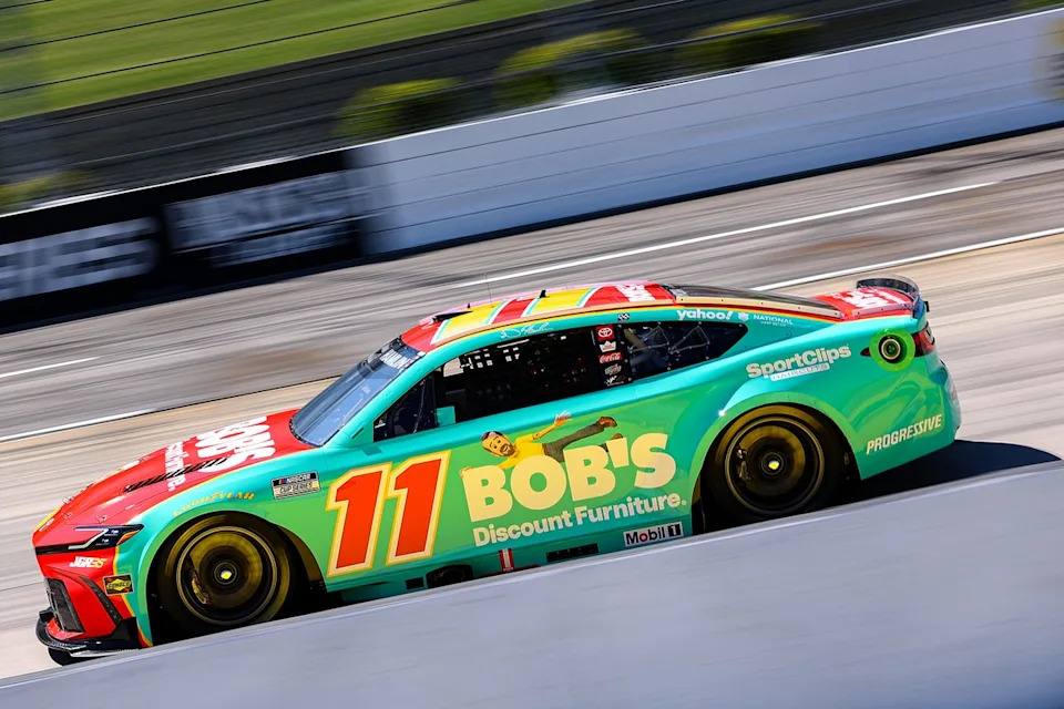 NASCAR Cup Martinsville beginning lineup: Denny Hamlin wins pole, SVG impresses NASCAR Cup Martinsville beginning lineup: Denny Hamlin wins pole, SVG impresses