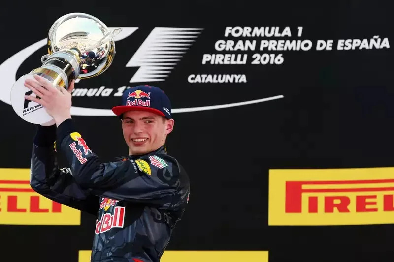 Verstappen hailed as ‘one of the best on the grid’ by F1 Champion in glowing verdict Verstappen hailed as ‘one of the best on the grid’ by F1 Champion in glowing verdict