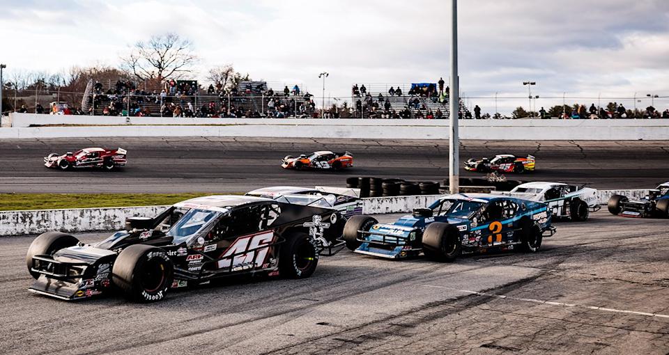 PIT BOX: Whelen Modified Tour prepared to interrupt the ice Sunday at Thompson PIT BOX: Whelen Modified Tour prepared to interrupt the ice Sunday at Thompson