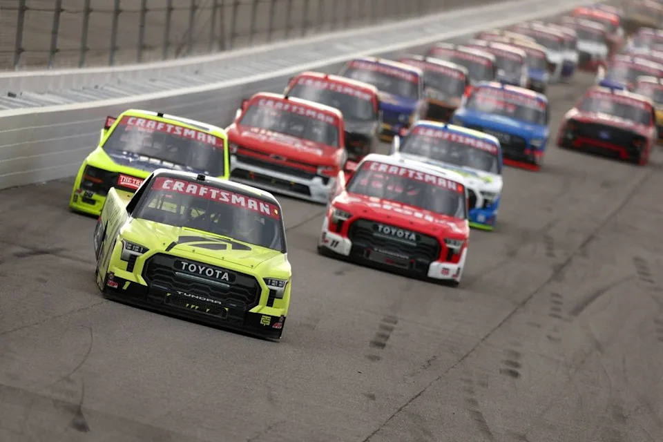 Corey Heim holds off teammate in dramatic 0.090s end at Rockingham Corey Heim holds off teammate in dramatic 0.090s end at Rockingham