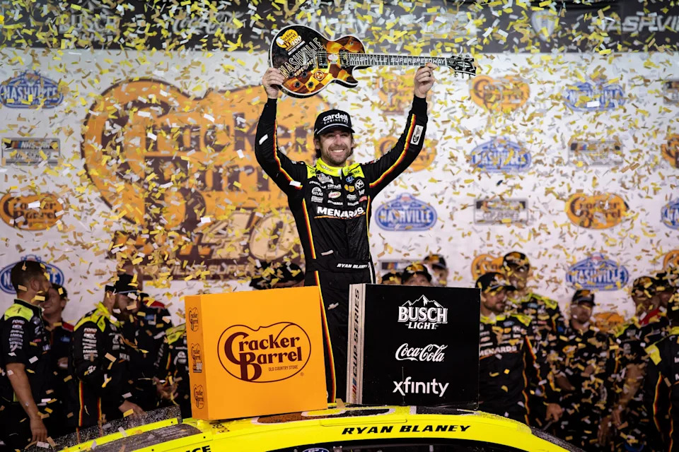 NASCAR Via the Gears: Ryan Blaney rights the Captain’s ship; Chase Elliott goes down NASCAR Via the Gears: Ryan Blaney rights the Captain’s ship; Chase Elliott goes down
