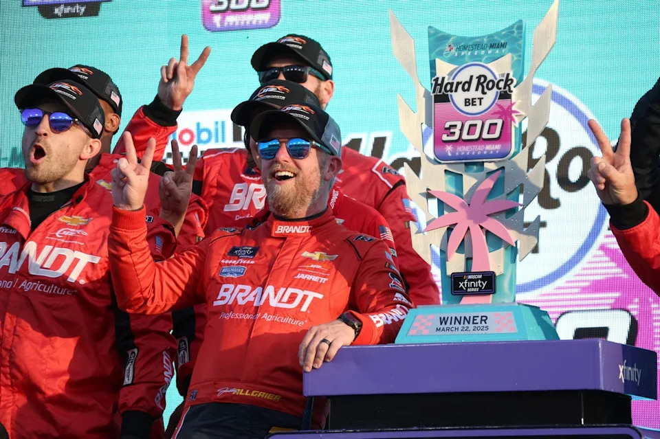 As Justin Allgaier steals Homestead Xfinity win, Kyle Larson left fuming over closing restart As Justin Allgaier steals Homestead Xfinity win, Kyle Larson left fuming over closing restart