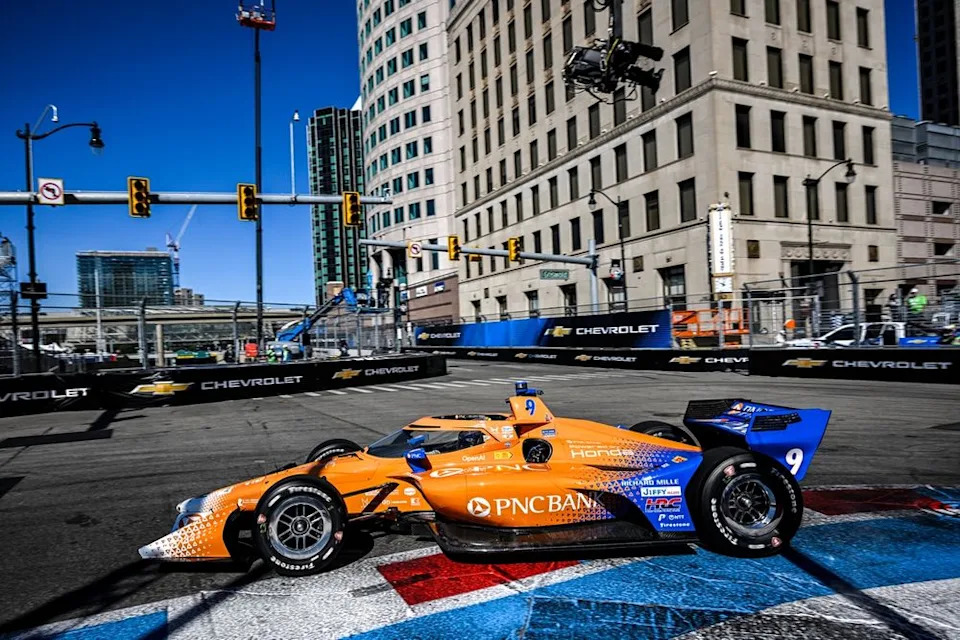 Scott Dixon suffers “one other joyous hybrid failure” in Detroit Scott Dixon suffers “one other joyous hybrid failure” in Detroit