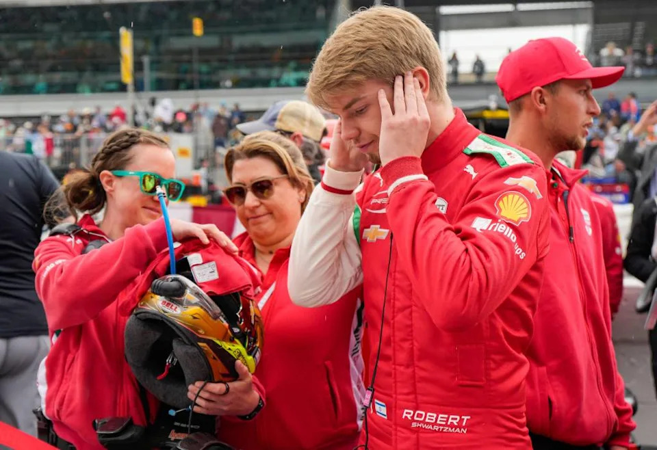 4 crew members injured as Robert Shwartzman in wild Indy 500 crash 4 crew members injured as Robert Shwartzman in wild Indy 500 crash