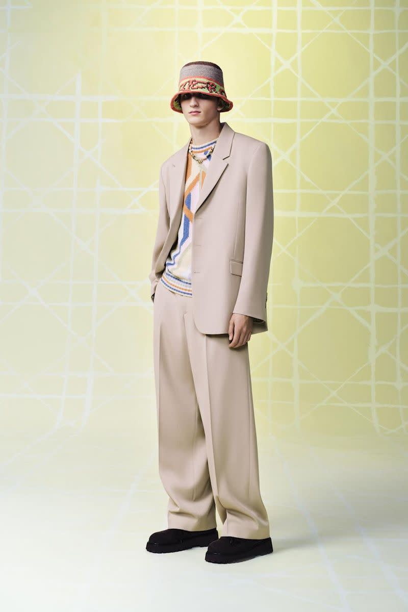 Lewis Hamilton explores ‘Afrofuturism’ in new Dior capsule assortment, and extra F1 model collaborations Lewis Hamilton explores ‘Afrofuturism’ in new Dior capsule assortment, and extra F1 model collaborations