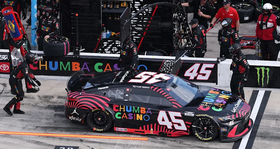 Should go sooner: Blaney, Reddick title bids may come right down to pit-crew efficiency Should go sooner: Blaney, Reddick title bids may come right down to pit-crew efficiency