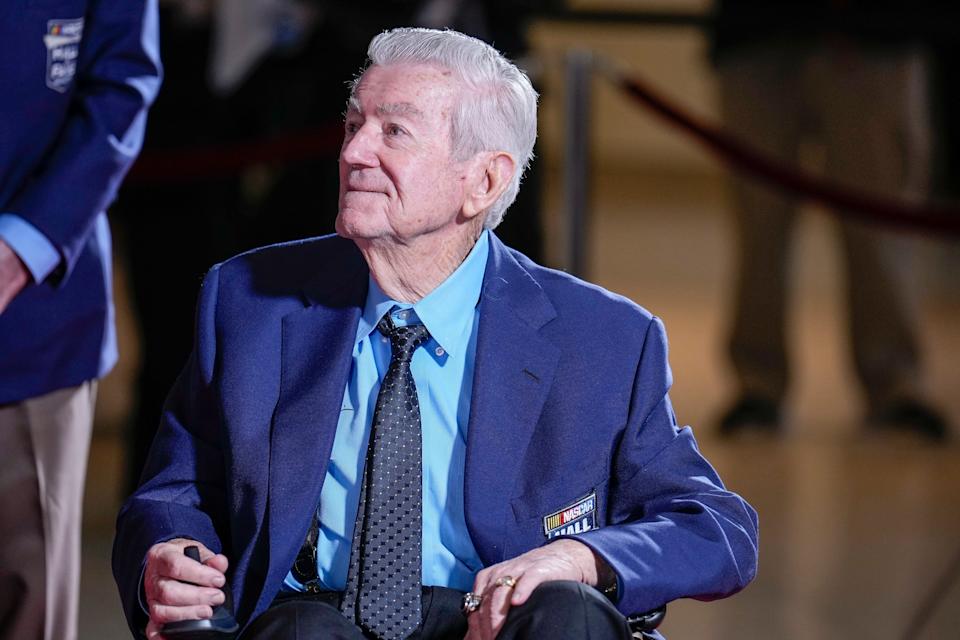 NASCAR Corridor of Fame driver Bobby Allison dies at 86 NASCAR Corridor of Fame driver Bobby Allison dies at 86