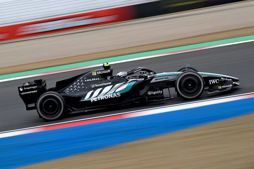 Kimi Antonelli faces George Russell problem as Alex Brundle spots weak spot Kimi Antonelli faces George Russell problem as Alex Brundle spots weak spot