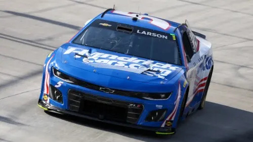 Kyle Larson, No. 5 group observe Darlington downer with Bristol brilliance in constructing for title run Kyle Larson, No. 5 group observe Darlington downer with Bristol brilliance in constructing for title run