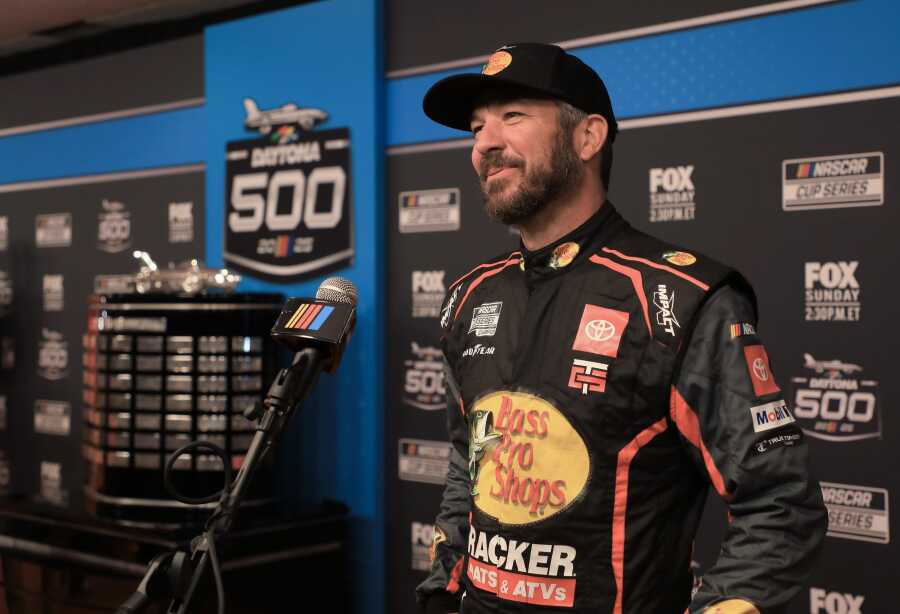 Jimmie Johnson, Martin Truex Jr. locked into the Daytona 500; Dale Earnhardt Jr.’s automobile nonetheless ready Jimmie Johnson, Martin Truex Jr. locked into the Daytona 500; Dale Earnhardt Jr.’s automobile nonetheless ready