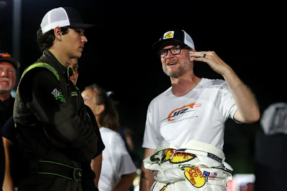 Dale Earnhardt Jr. Publicizes 3-Driver Group for 2026 Late Mannequin Racing Season Dale Earnhardt Jr. Publicizes 3-Driver Group for 2026 Late Mannequin Racing Season