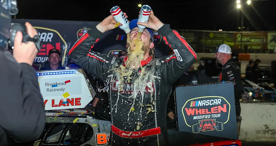 Rating one for the native guys: Mark Stewart holds off Justin Bonsignore at Riverhead for his first Modified Tour victory Rating one for the native guys: Mark Stewart holds off Justin Bonsignore at Riverhead for his first Modified Tour victory
