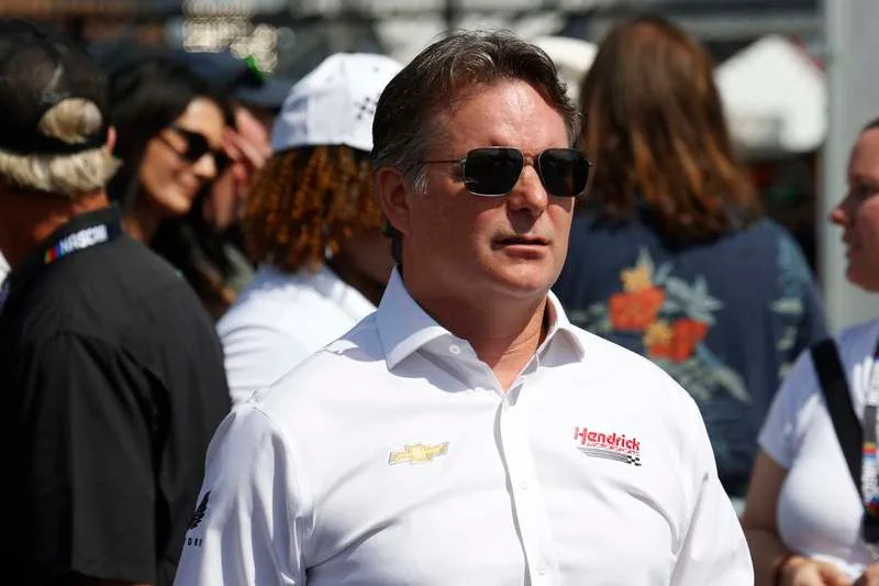 NASCAR Veteran Admits to Tearing Aside Rick Hendrick’s Contract After Turning Down Jeff Gordon for Household NASCAR Veteran Admits to Tearing Aside Rick Hendrick’s Contract After Turning Down Jeff Gordon for Household