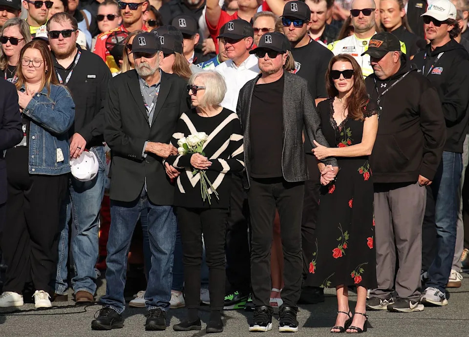 Kyle Busch’s Spouse, Youngsters, Dad and mom and Brother Collect at Coca-Cola 600 for Emotional Tribute with Hundreds of Followers Kyle Busch’s Spouse, Youngsters, Dad and mom and Brother Collect at Coca-Cola 600 for Emotional Tribute with Hundreds of Followers