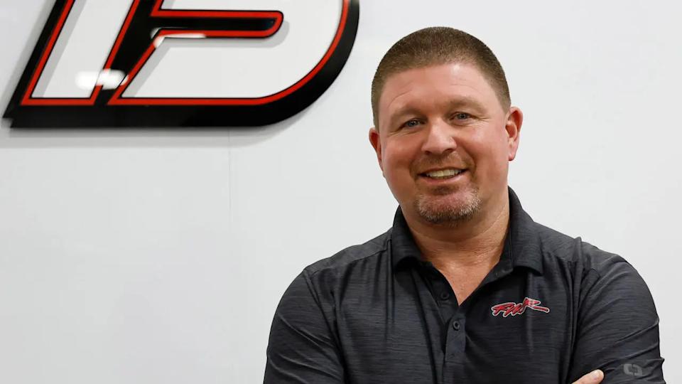 Who is that this Tim Brown and what’s he doing within the NASCAR Conflict? He may simply be a ringer Who is that this Tim Brown and what’s he doing within the NASCAR Conflict? He may simply be a ringer
