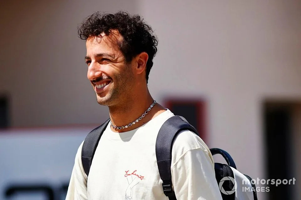 Daniel Ricciardo refuses to rule out racing return after abrupt F1 exit: “By no means say by no means” Daniel Ricciardo refuses to rule out racing return after abrupt F1 exit: “By no means say by no means”