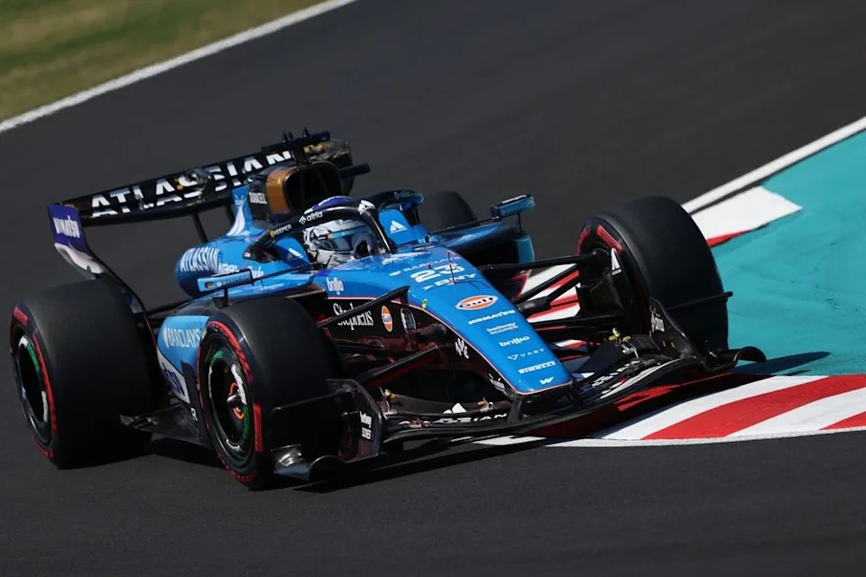 F1 Japanese GP: George Russell leads Kimi Antonelli by 0.026s in FP1 F1 Japanese GP: George Russell leads Kimi Antonelli by 0.026s in FP1