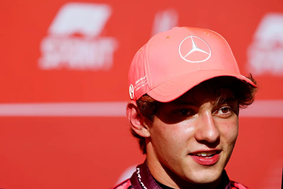 Lewis Hamilton Shouts Out Kimi Antonelli After Gorgeous Mercedes Lap in Miami Dash Qualifying Lewis Hamilton Shouts Out Kimi Antonelli After Gorgeous Mercedes Lap in Miami Dash Qualifying