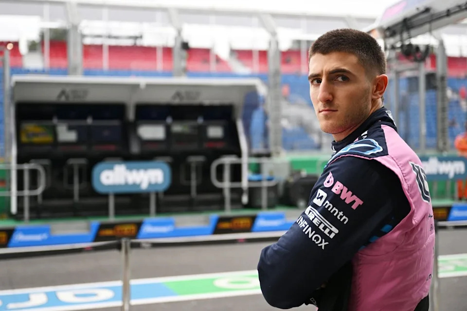 Doohan changed by Hirakawa at Alpine for Suzuka FP1 Doohan changed by Hirakawa at Alpine for Suzuka FP1