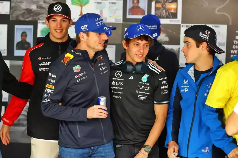 Verstappen earns reward from Williams driver Martins: ‘Nice to see in an F1 driver’ Verstappen earns reward from Williams driver Martins: ‘Nice to see in an F1 driver’