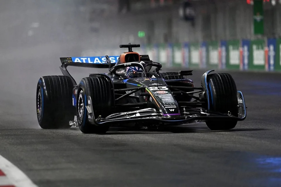 Alex Albon on returning to “old skool” racing after Las Vegas radio points Alex Albon on returning to “old skool” racing after Las Vegas radio points