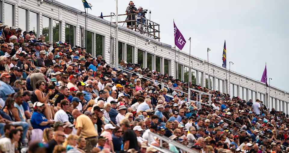 PIT BOX: For the primary time in 35 years, Oxford Plains Speedway welcomes the NASCAR Whelen Modified Tour PIT BOX: For the primary time in 35 years, Oxford Plains Speedway welcomes the NASCAR Whelen Modified Tour
