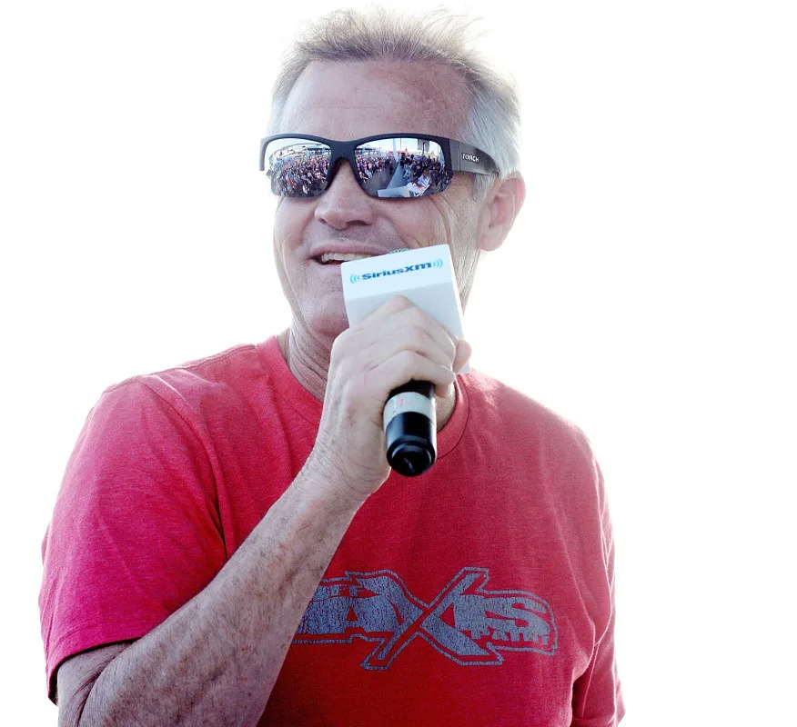 Kenny Wallace Sends Robust 4-Phrase Message to Complaining NASCAR Followers Kenny Wallace Sends Robust 4-Phrase Message to Complaining NASCAR Followers