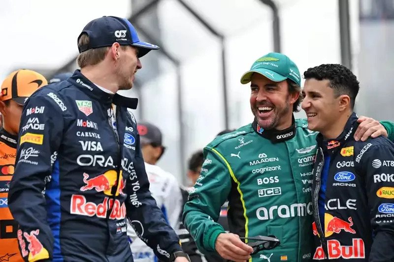 Verstappen hailed by F1 drivers for spectacular efficiency Verstappen hailed by F1 drivers for spectacular efficiency